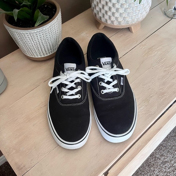 Vans Shoes - Vans Doheny Sneaker - Size 11 - Black